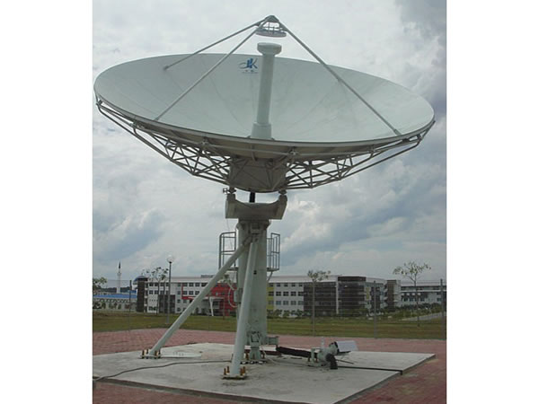  Приёмная спутниковая антенна L-диапазона, диаметр 7,3 м 